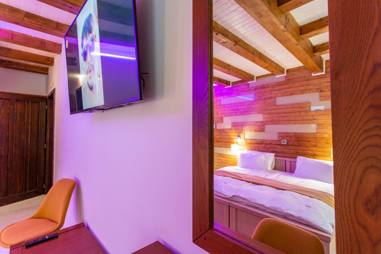 CasaDrago Sinaia , sauna si ciubar cu apa sarata Exterior foto